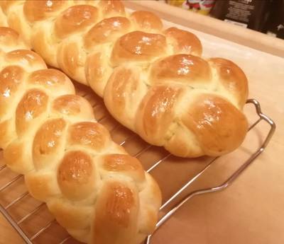Hungarian braded sweet bread